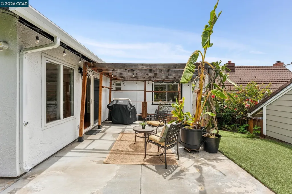 4037 Rusting Avenue Oakland CA 94605