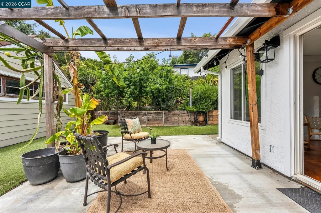 4037 Rusting Avenue Oakland CA 94605