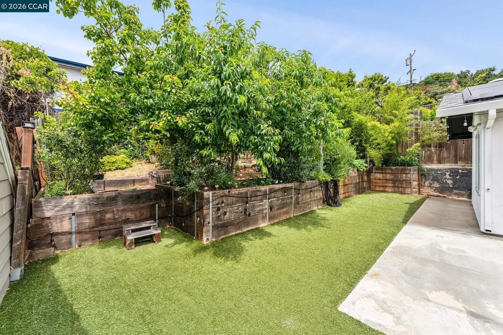 4037 Rusting Avenue Oakland CA 94605