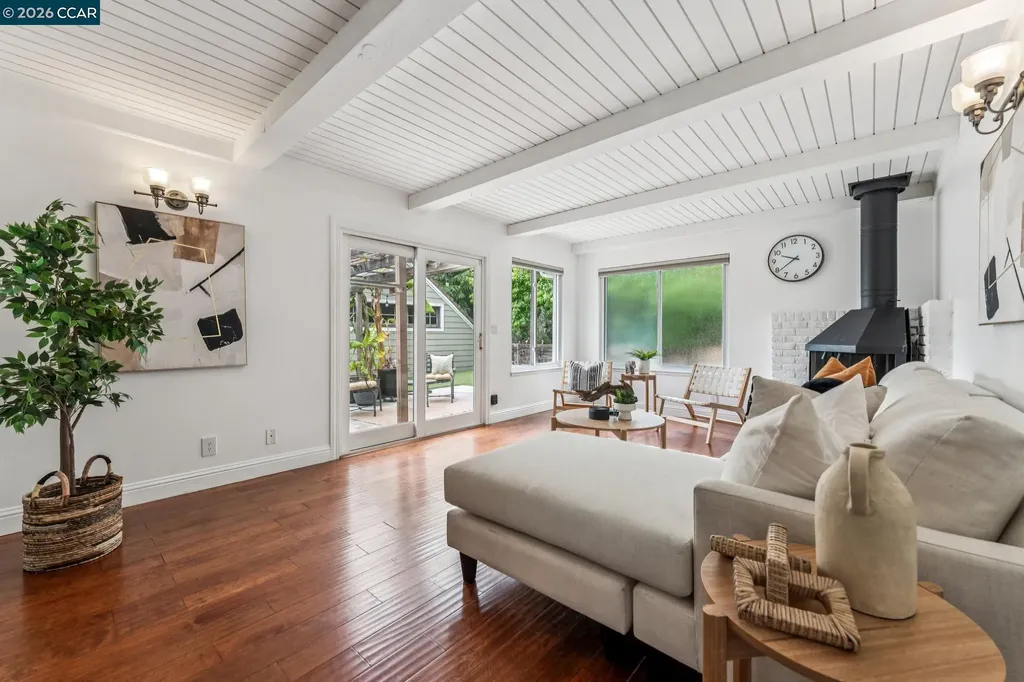 4037 Rusting Avenue Oakland CA 94605