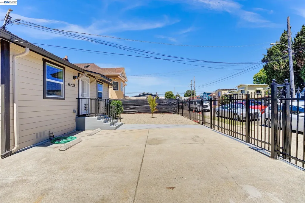 6225 Harmon Avenue Oakland CA 94621