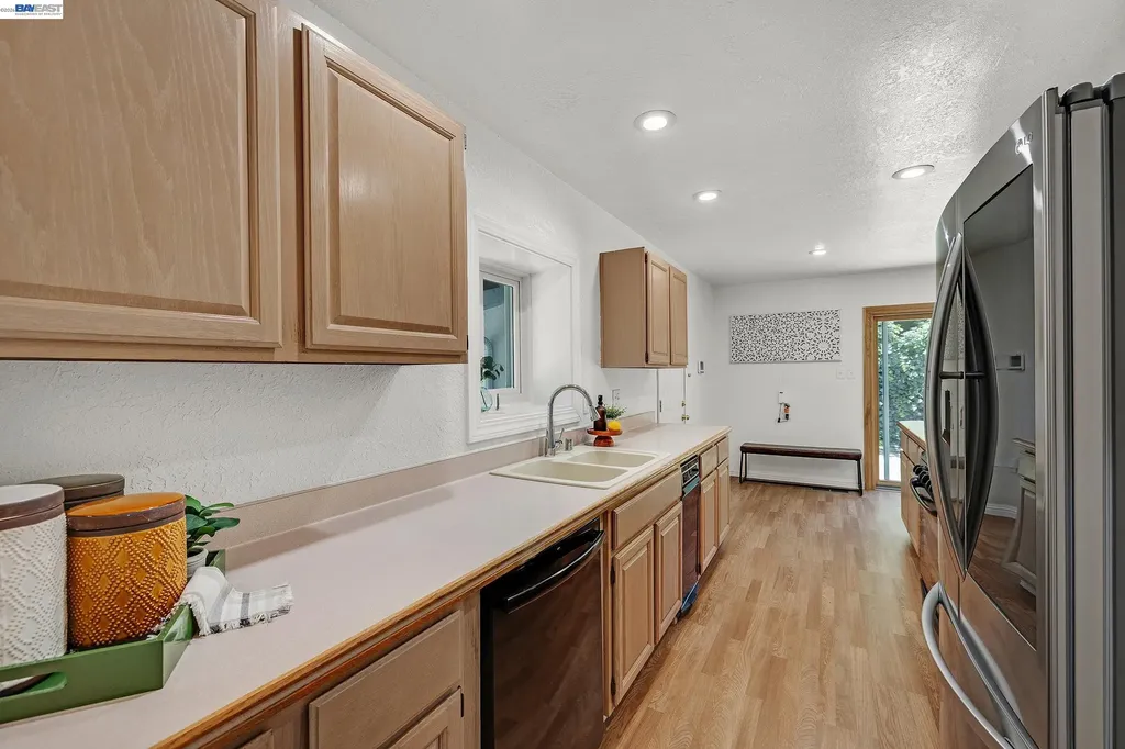 27029 Jennings Way Hayward CA 94544