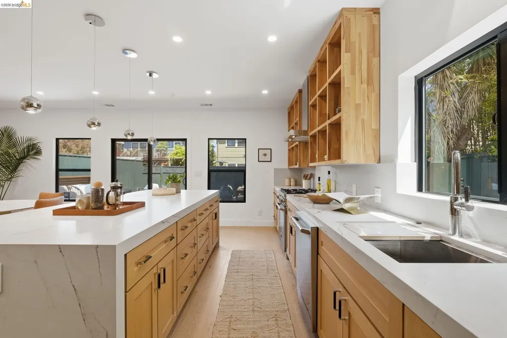 546 61st Street Oakland CA 94609