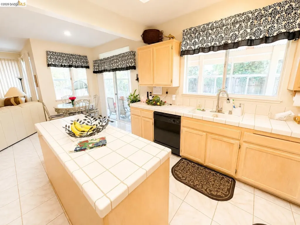 1039 Fennie Court Suisun City CA 94585