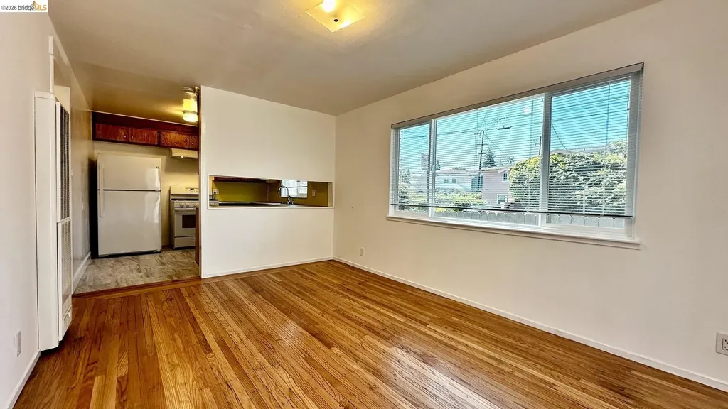 1180 Bayview Avenue Oakland CA 94610