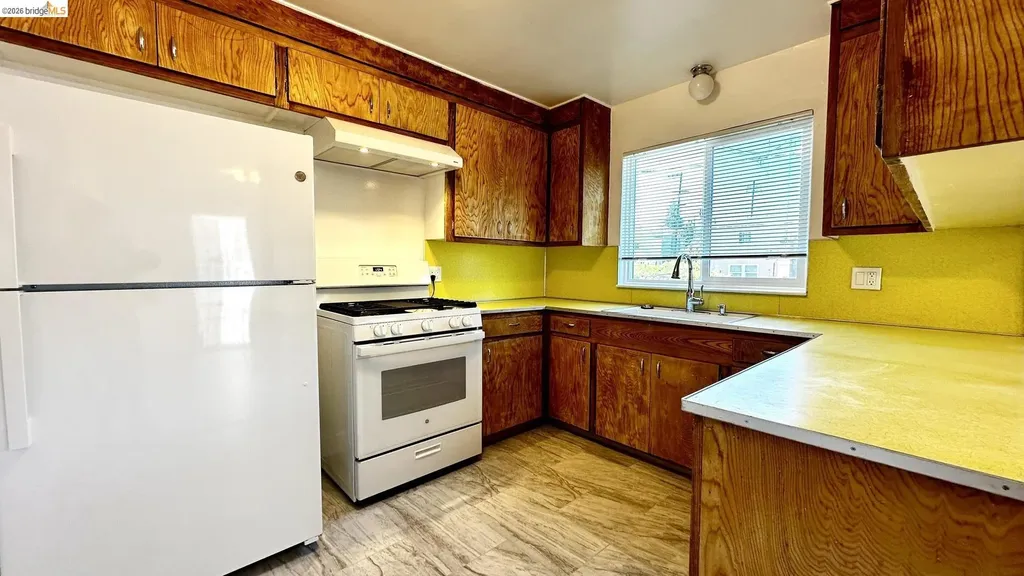 1180 Bayview Avenue Oakland CA 94610