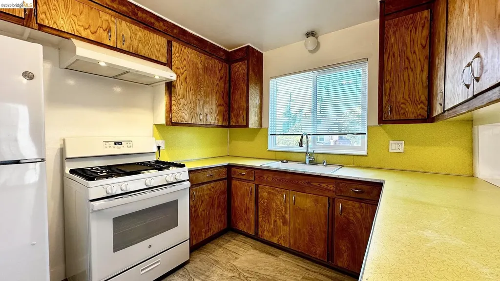 1180 Bayview Avenue Oakland CA 94610