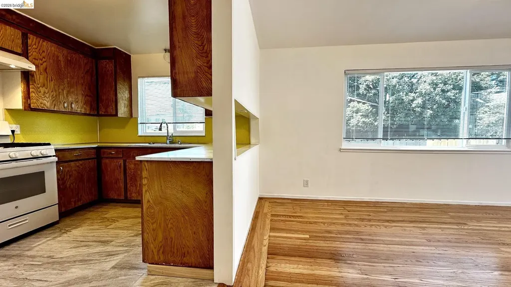 1180 Bayview Avenue Oakland CA 94610