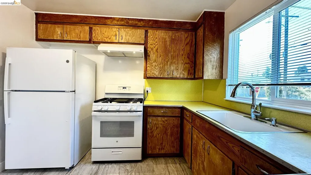 1180 Bayview Avenue Oakland CA 94610