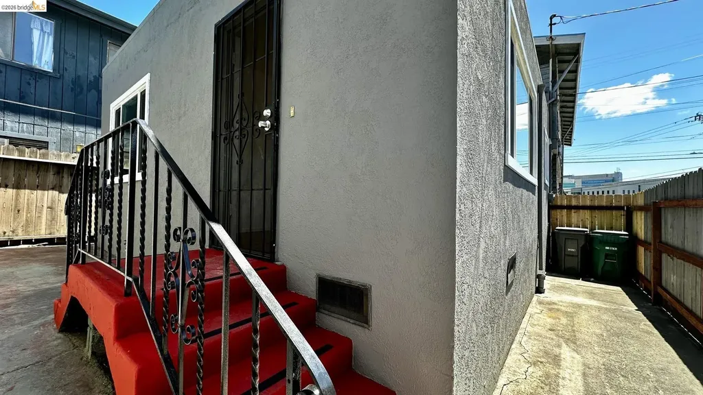 1180 Bayview Avenue Oakland CA 94610