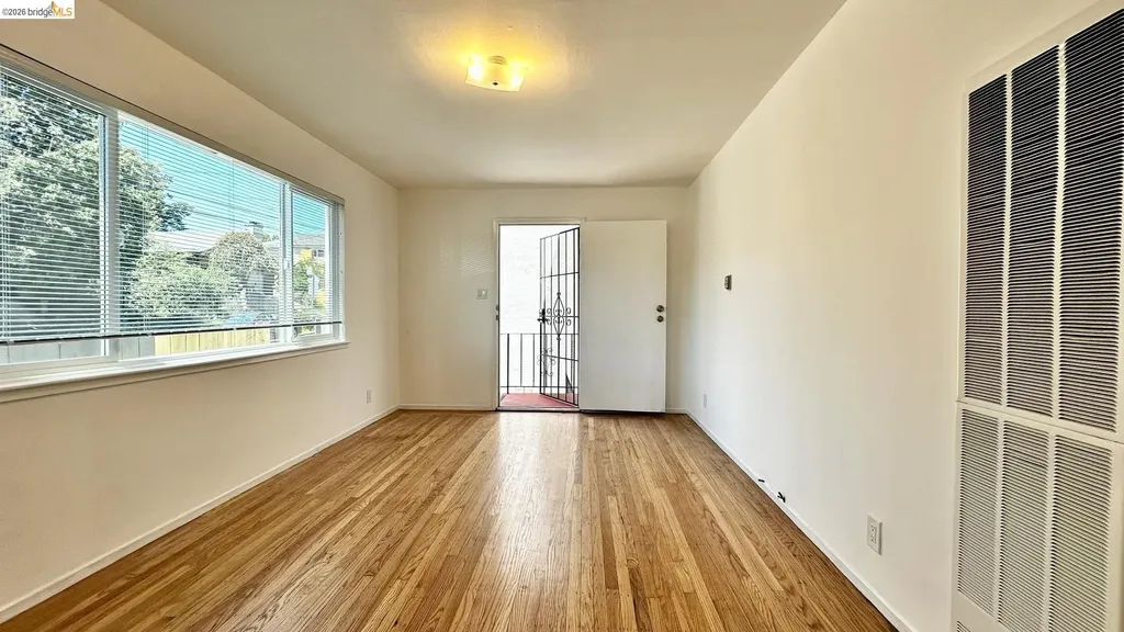 1180 Bayview Avenue Oakland CA 94610