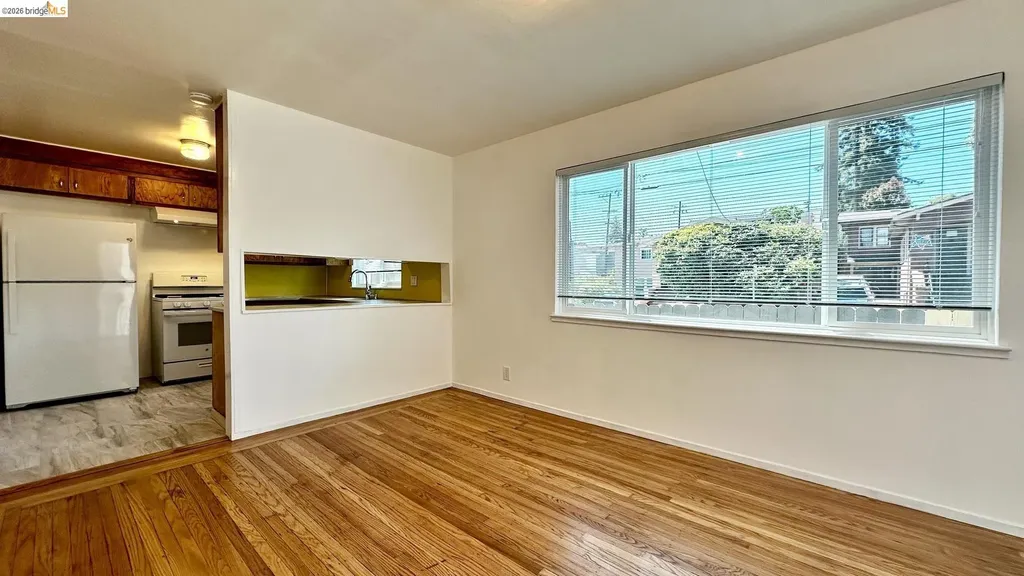 1180 Bayview Avenue Oakland CA 94610