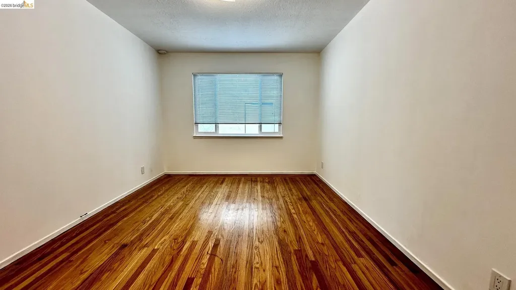 1180 Bayview Avenue Oakland CA 94610