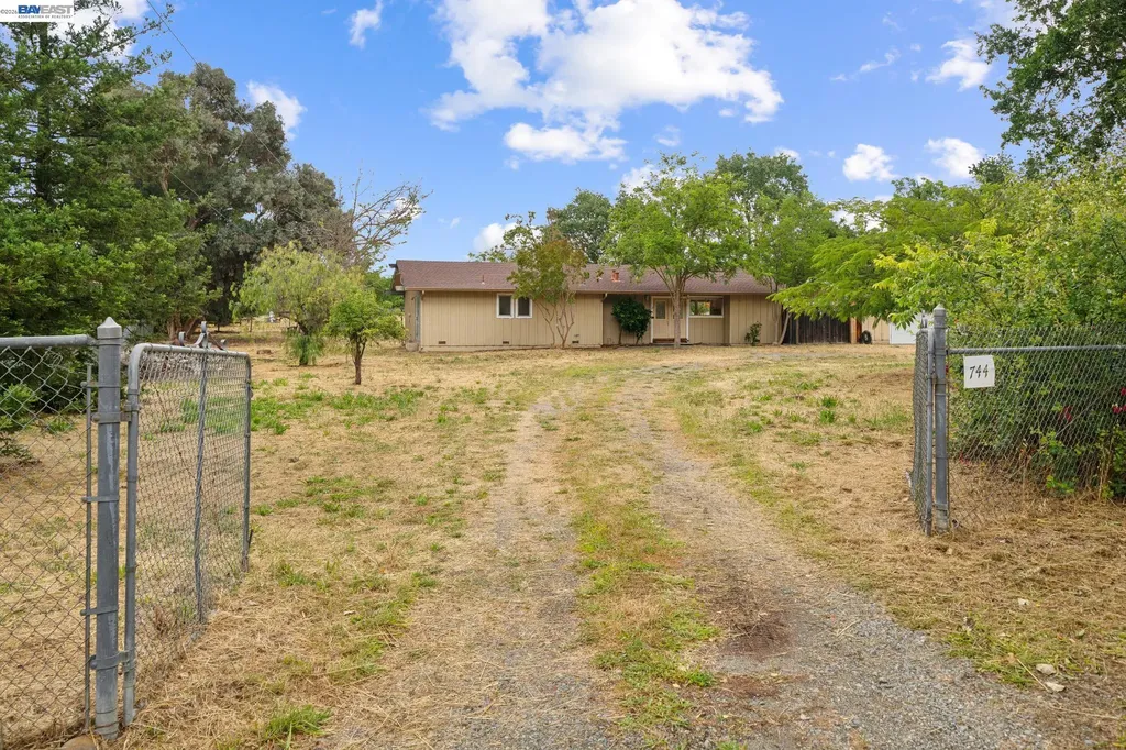 744 Mockingbird Lane Pleasanton CA 94566