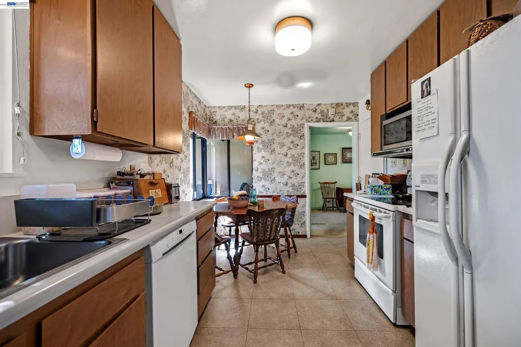 21617 Westfield Avenue Hayward CA 94541