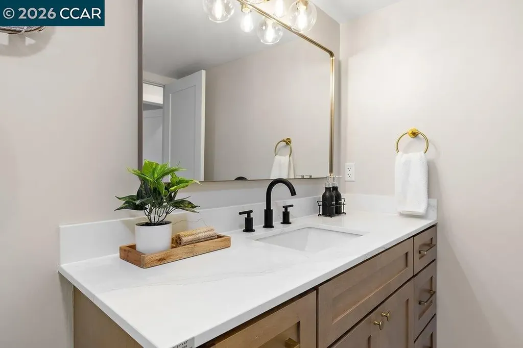 16 Sunnyside Court Orinda CA 94563