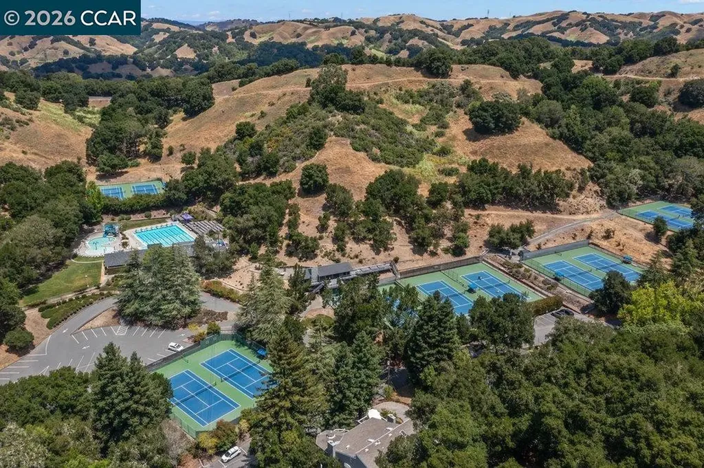 16 Sunnyside Court Orinda CA 94563