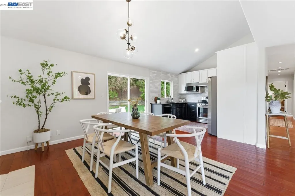 7981 Surrey Lane Oakland CA 94605