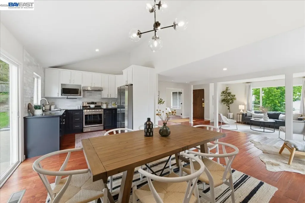 7981 Surrey Lane Oakland CA 94605