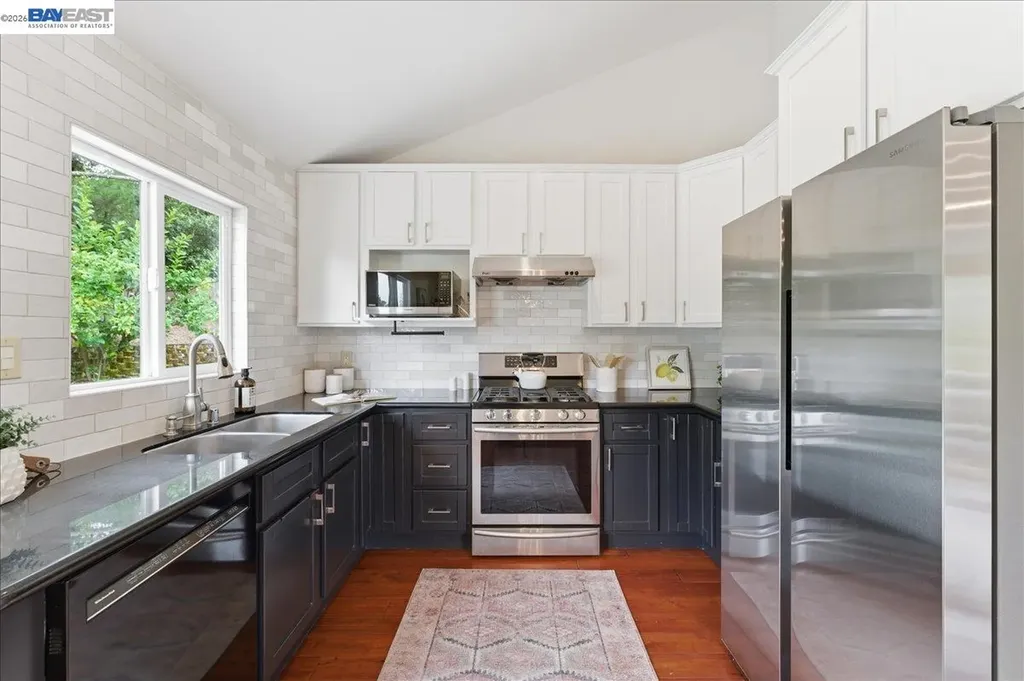 7981 Surrey Lane Oakland CA 94605