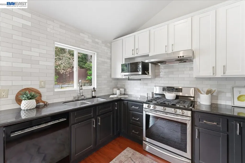 7981 Surrey Lane Oakland CA 94605