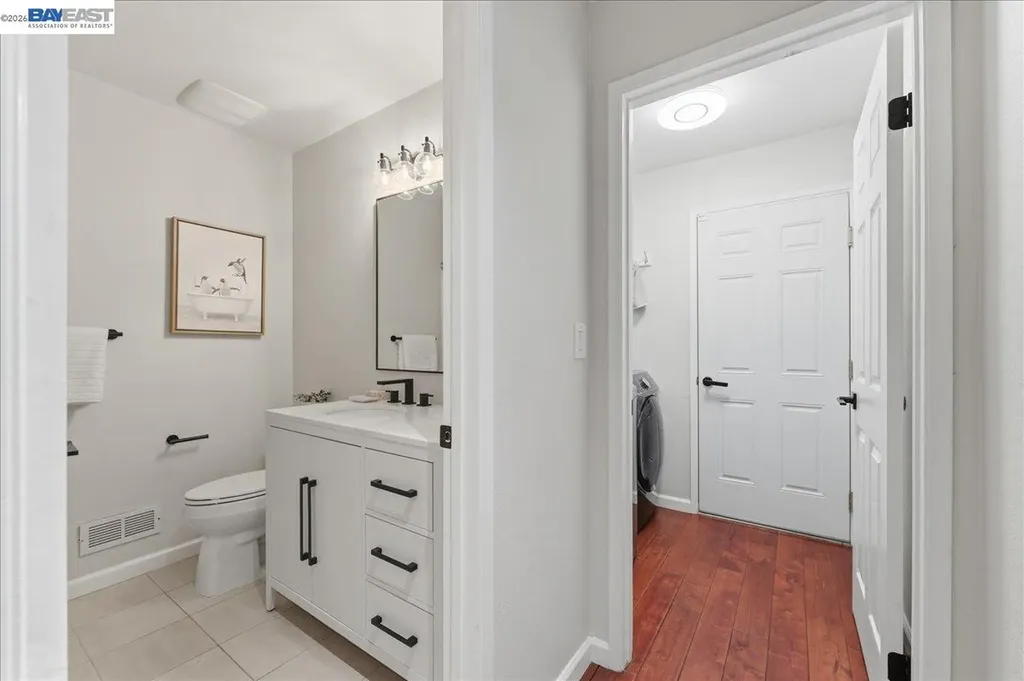7981 Surrey Lane Oakland CA 94605
