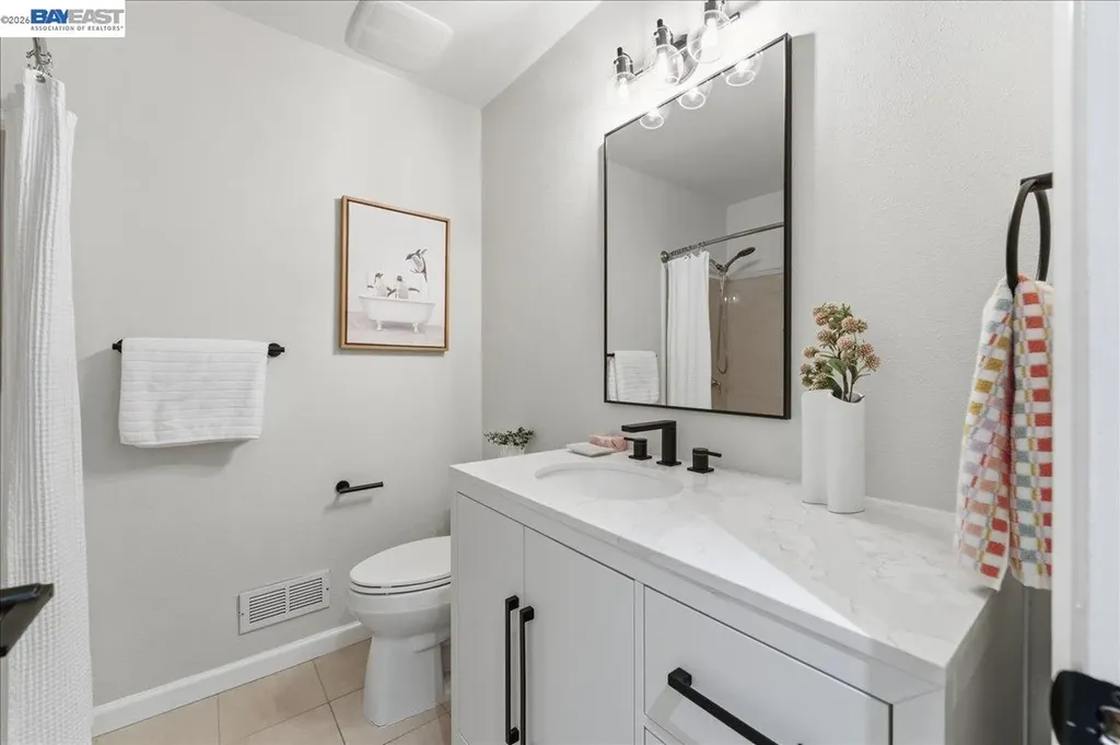 7981 Surrey Lane Oakland CA 94605
