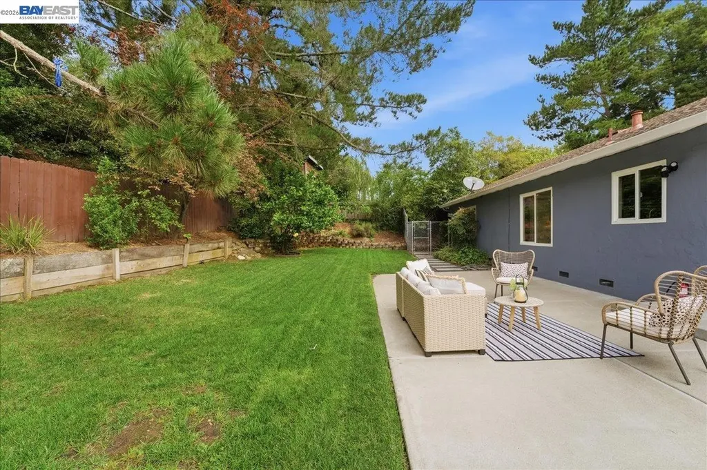 7981 Surrey Lane Oakland CA 94605
