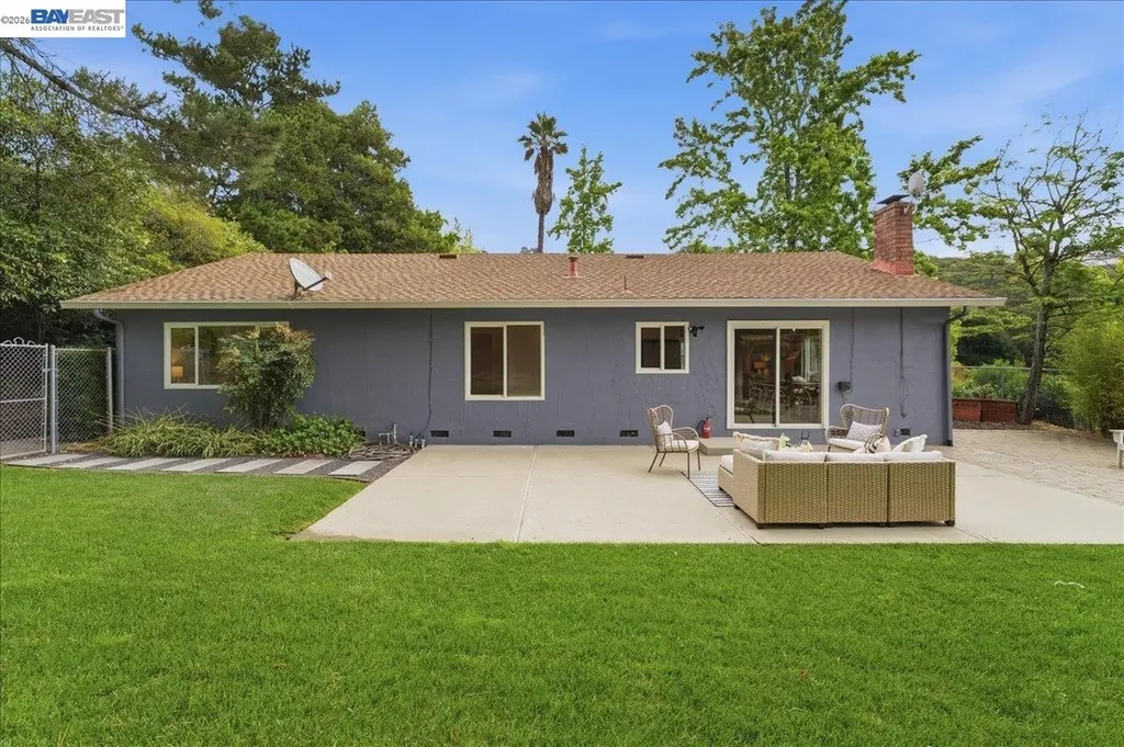 7981 Surrey Lane Oakland CA 94605