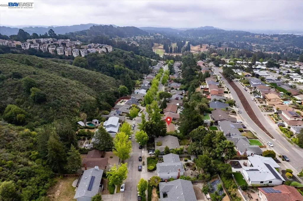 7981 Surrey Lane Oakland CA 94605