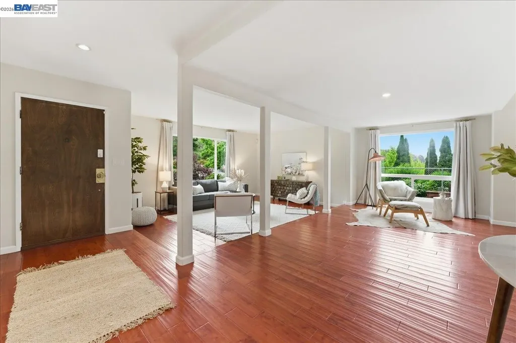7981 Surrey Lane Oakland CA 94605