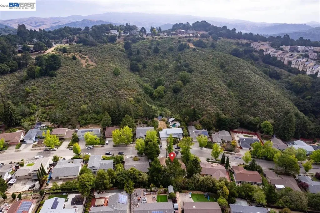 7981 Surrey Lane Oakland CA 94605