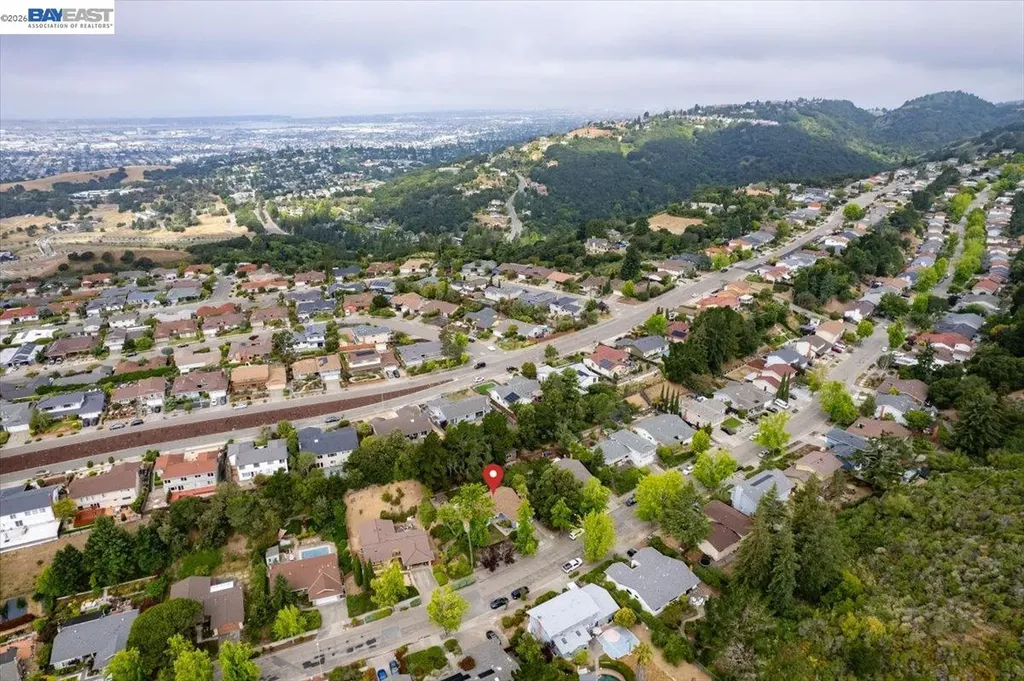 7981 Surrey Lane Oakland CA 94605
