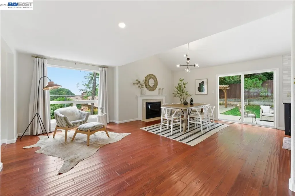 7981 Surrey Lane Oakland CA 94605
