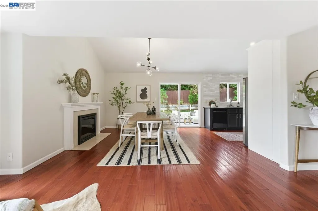 7981 Surrey Lane Oakland CA 94605