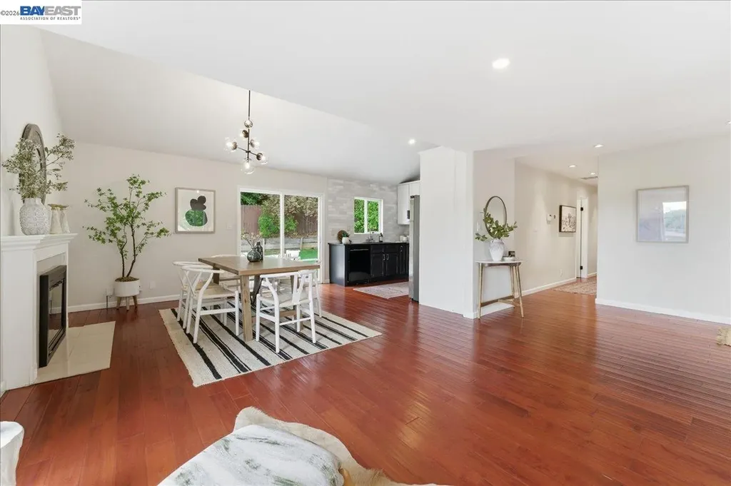 7981 Surrey Lane Oakland CA 94605