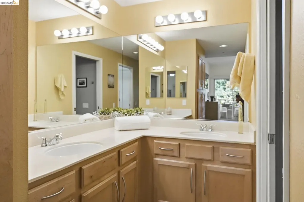 280 Caldecott Lane Oakland CA 94618