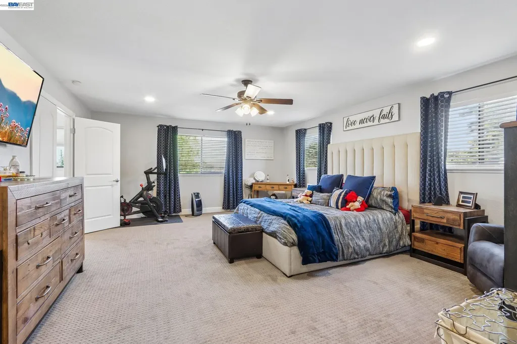 24653 Surrey Way Hayward CA 94544