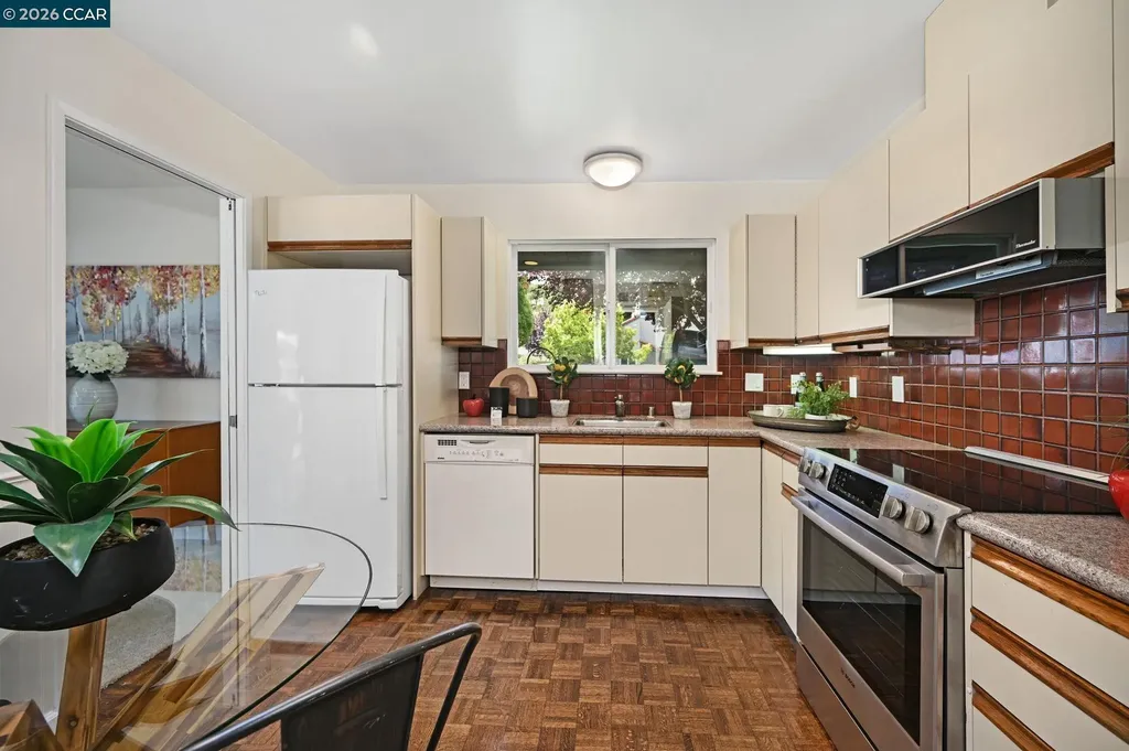 1351 Camino Peral Moraga CA 94556