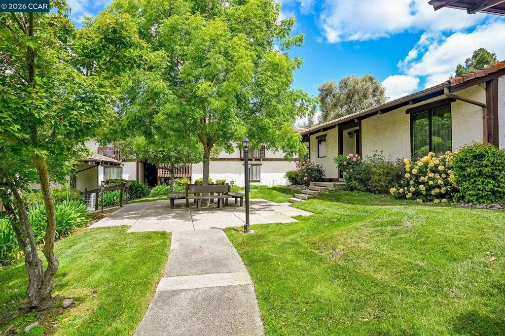 1351 Camino Peral Moraga CA 94556