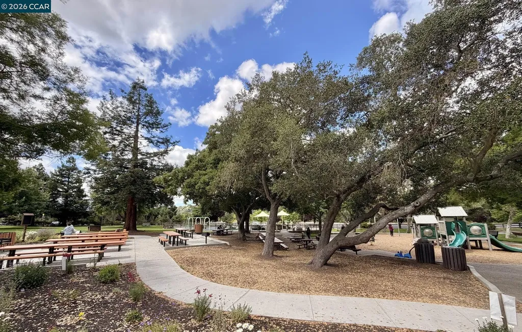 1351 Camino Peral Moraga CA 94556