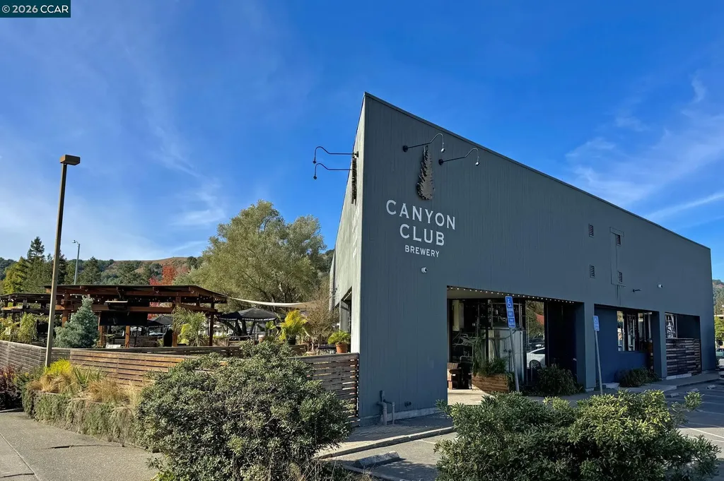 1351 Camino Peral Moraga CA 94556