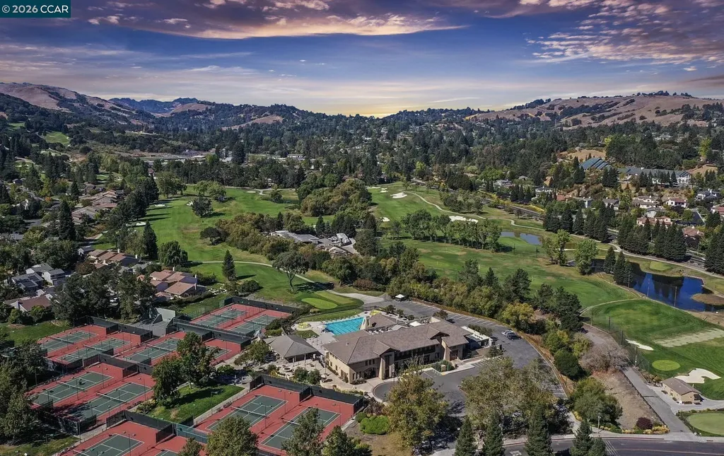 1351 Camino Peral Moraga CA 94556