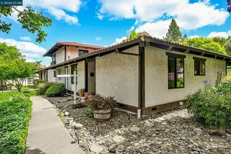 1351 Camino Peral Moraga CA 94556