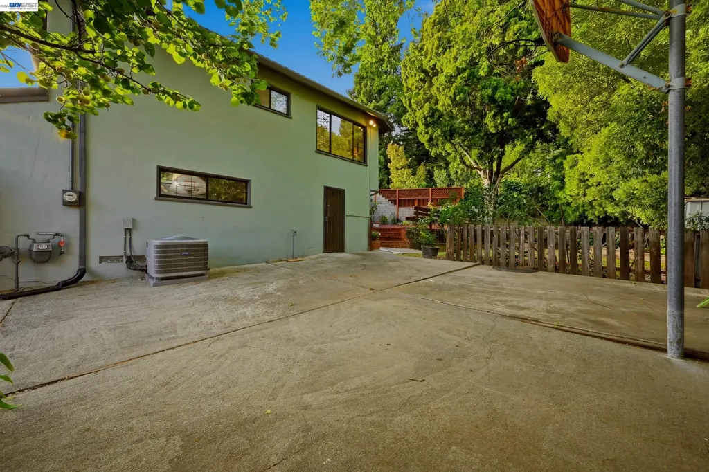 4880 Mancini Drive Castro Valley CA 94546