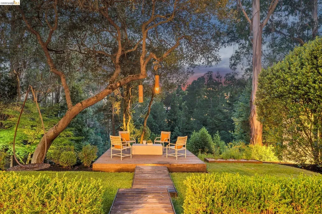 1963 Arrowhead Drive Oakland CA 94611