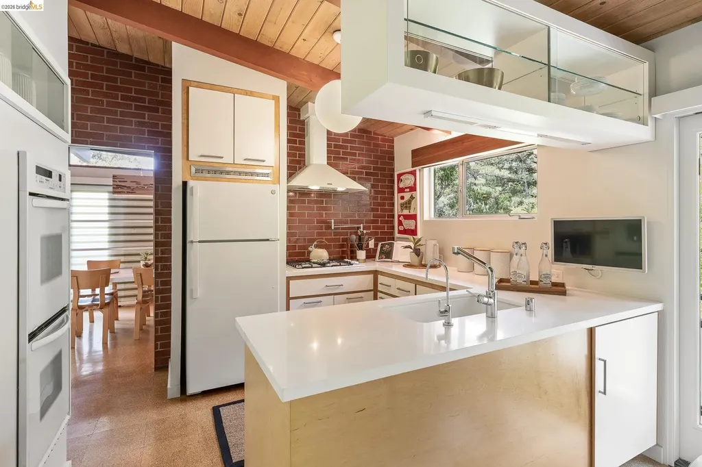 1963 Arrowhead Drive Oakland CA 94611