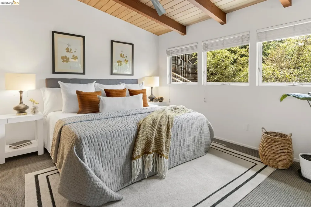 1963 Arrowhead Drive Oakland CA 94611