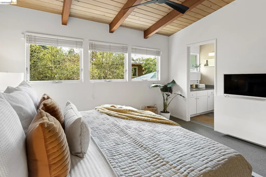 1963 Arrowhead Drive Oakland CA 94611