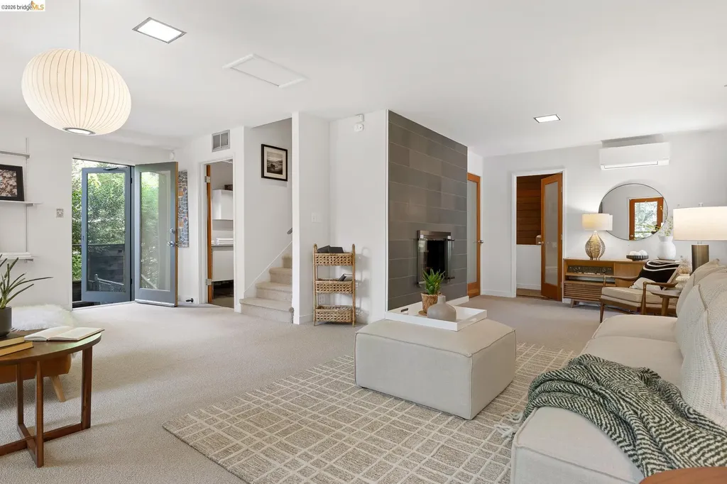 1963 Arrowhead Drive Oakland CA 94611